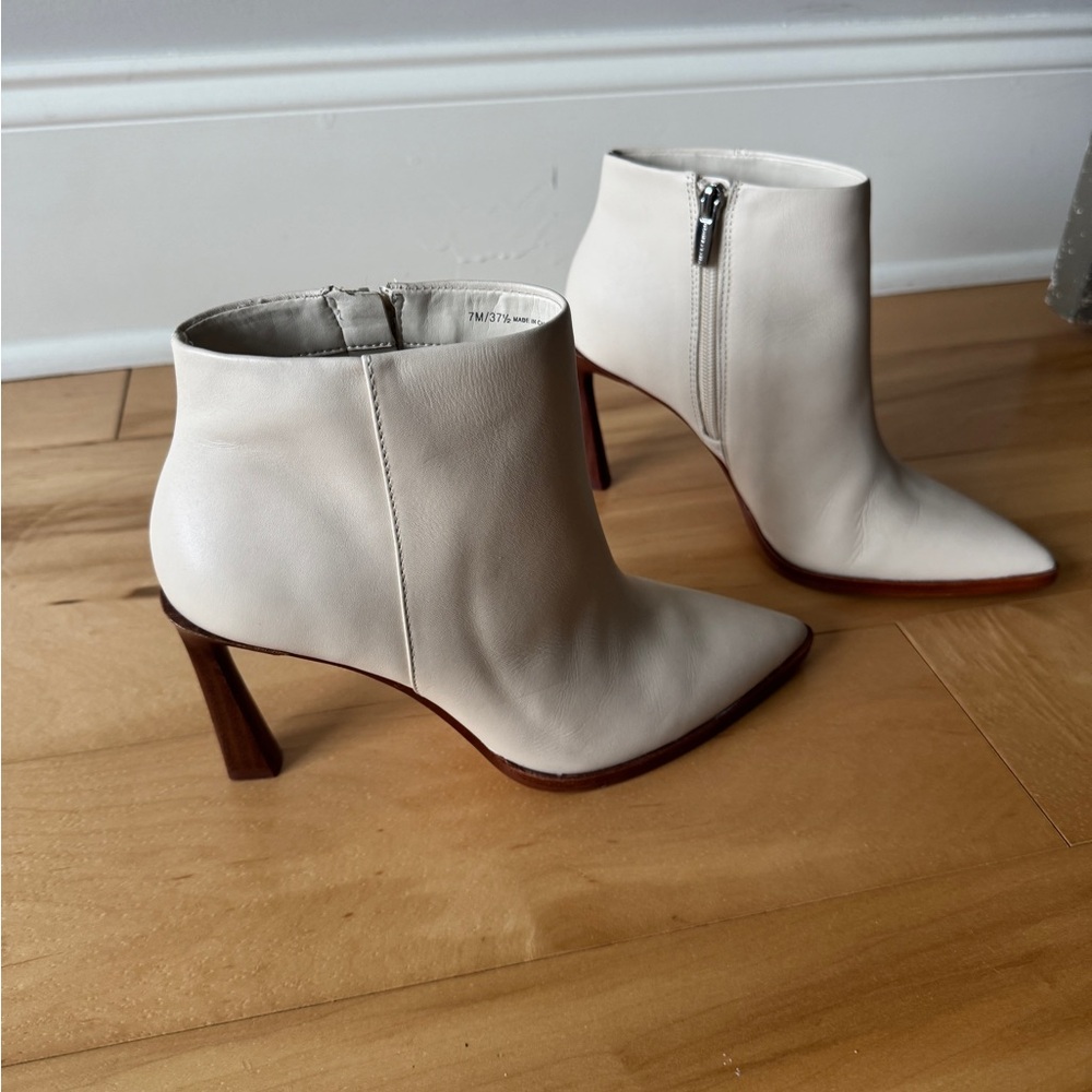 Vine Camuto Booties size 7 cream and brown barely worn